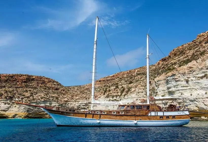 هتل La Calandra Resort