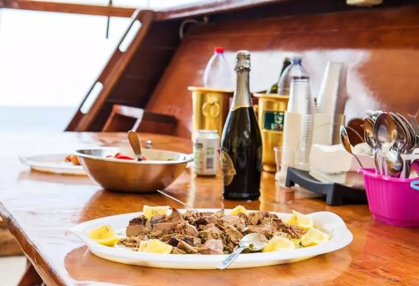 هتل La Calandra Resort