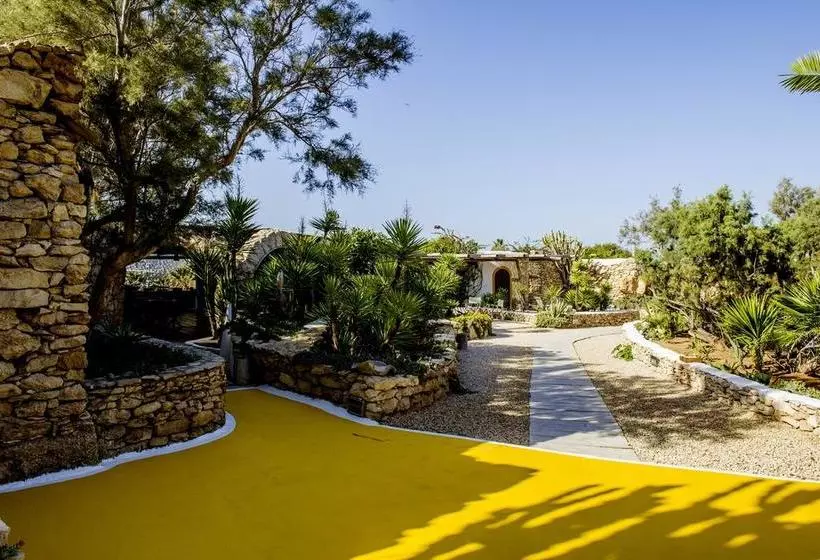 هتل La Calandra Resort