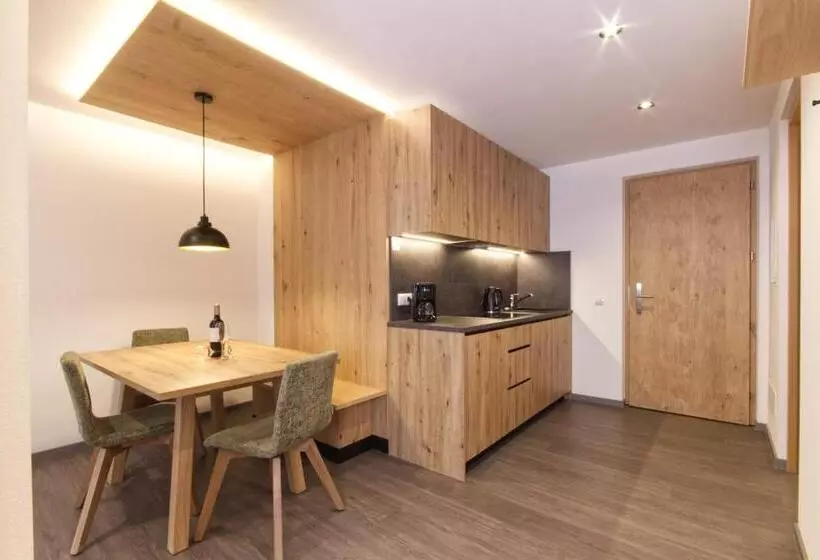 Hotelli Pension & Residence Astoria