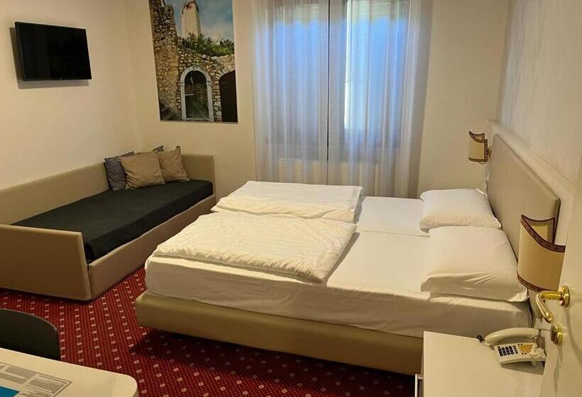 فندق Villa Nadia