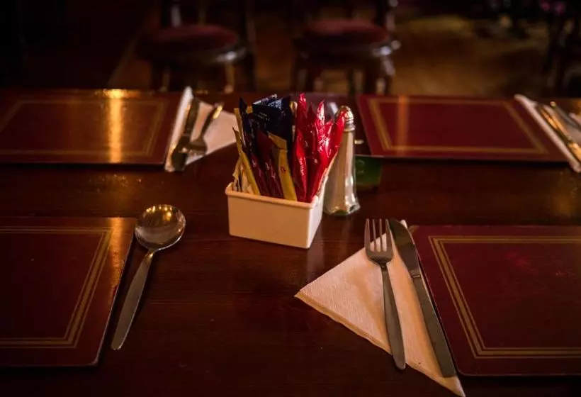 ベッドアンドブレックファースト The Dingle Pub Rooms