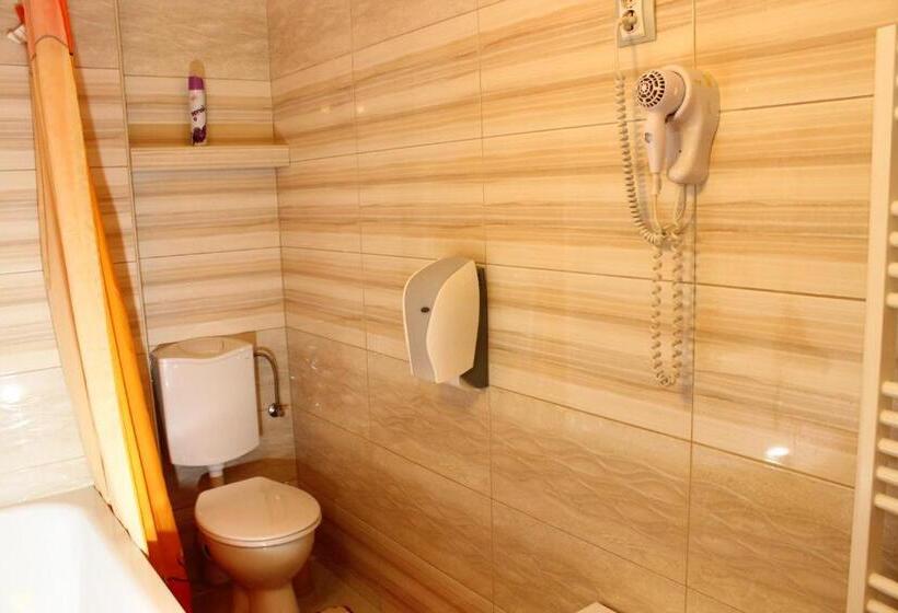 تختخواب و صبحانه Kálmán Panzió