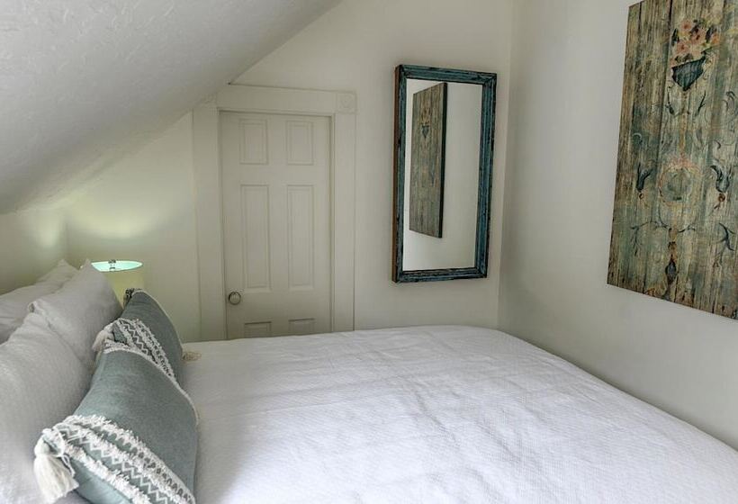 Bed and Breakfast Narragansett House