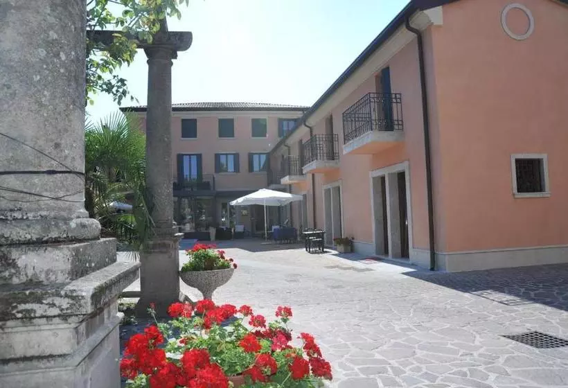 Hotelli Albergo Minuetto