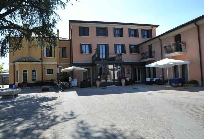 호텔 Albergo Minuetto