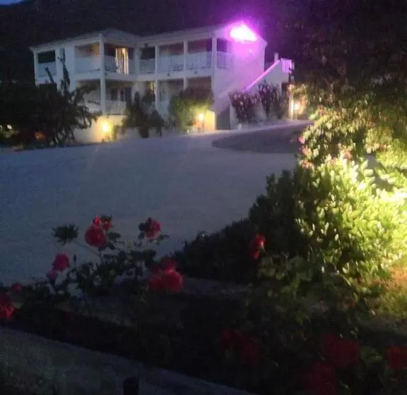 Hotelli Hôtel Camparellu