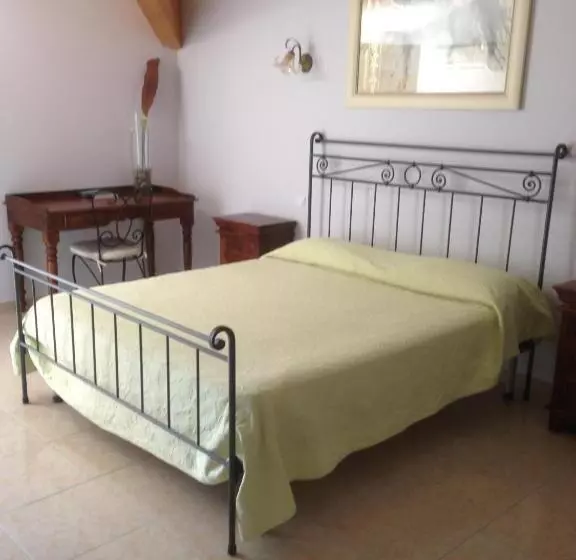 Hotelli Hôtel Camparellu