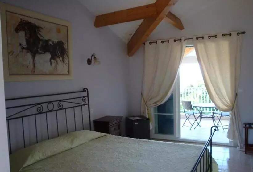 Hotelli Hôtel Camparellu