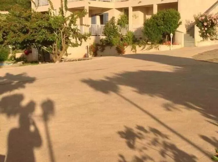 Hotelli Hôtel Camparellu