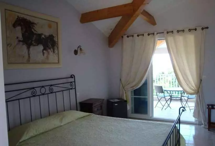 Hotelli Hôtel Camparellu