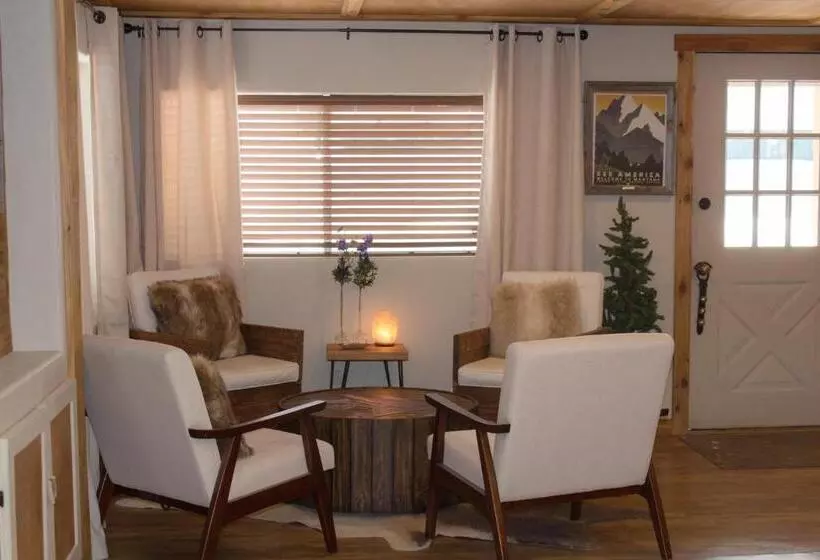 モーテル The Evergreen