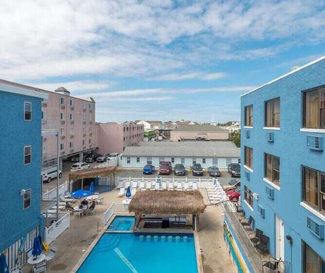 Oceanic Hotel & Barefoot Tiki Bar