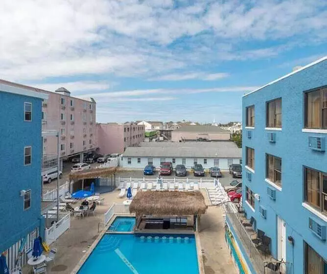 Oceanic Hotel & Barefoot Tiki Bar