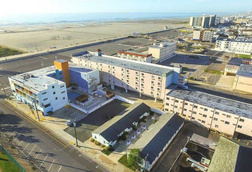 Oceanic Hotel & Barefoot Tiki Bar