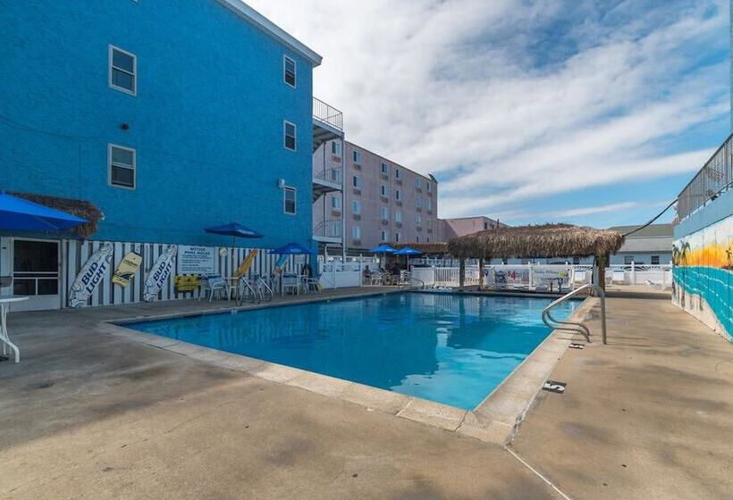 Oceanic Hotel & Barefoot Tiki Bar