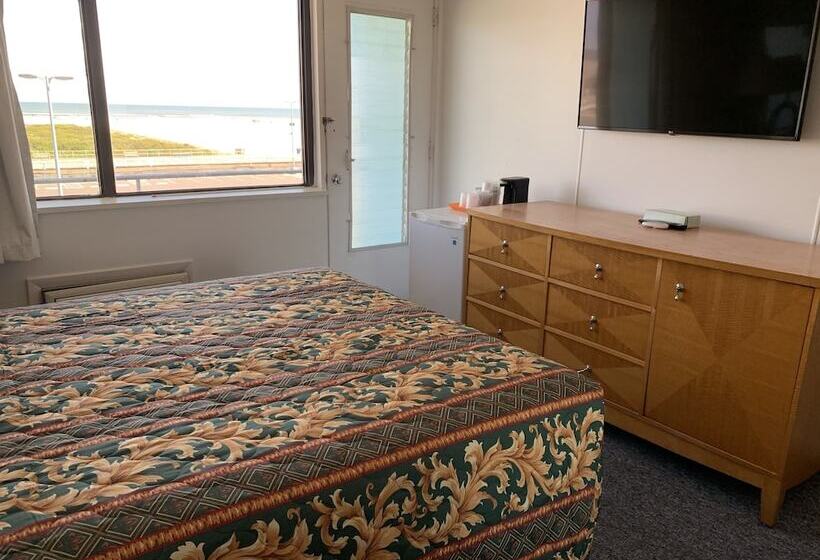 Oceanic Hotel & Barefoot Tiki Bar