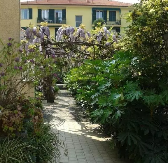 Hotelli Albergo Fiorenza & Banksia Meublè