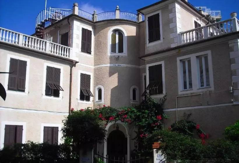 Hotelli Albergo Fiorenza & Banksia Meublè