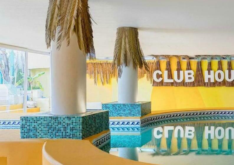 فندق Club House