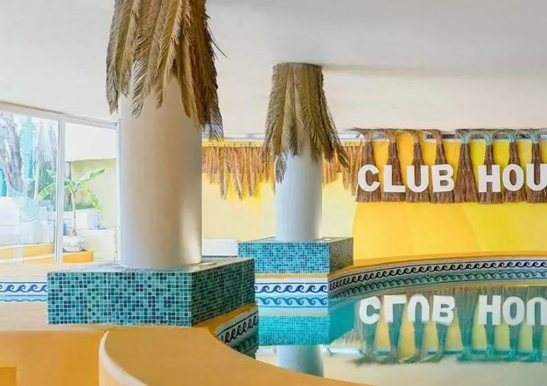 ホテル Club House
