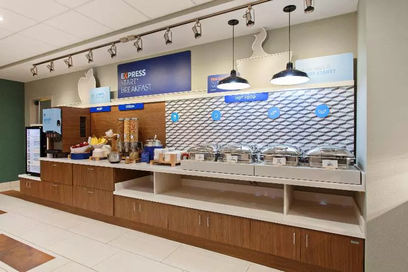 ホテル Holiday Inn Express & Suites San Antonio North Windcrest, An Ihg