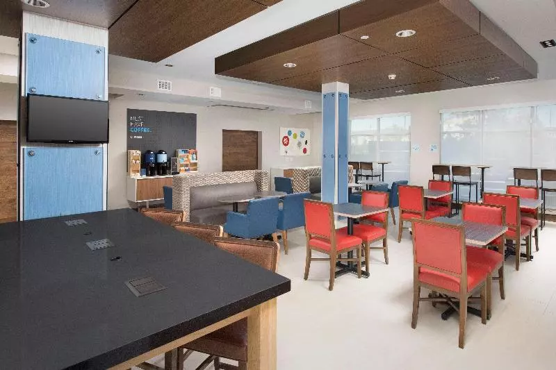 ホテル Holiday Inn Express & Suites San Antonio North Windcrest, An Ihg