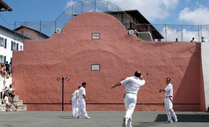 فندق Hôtel Itzalpea