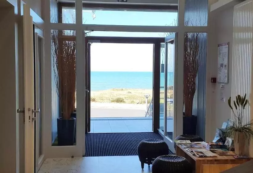 ホテル La Corniche