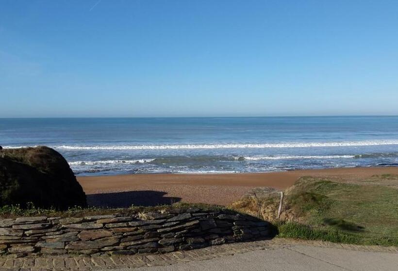 ホテル La Corniche