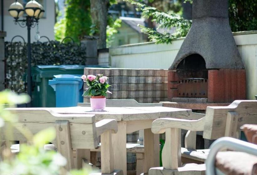 هتل Parus Boutique