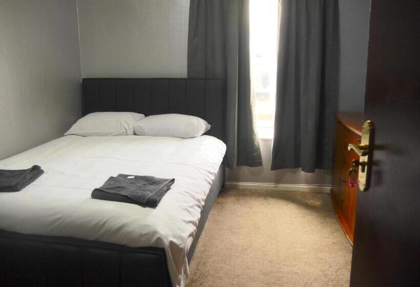 هتل The Stone House