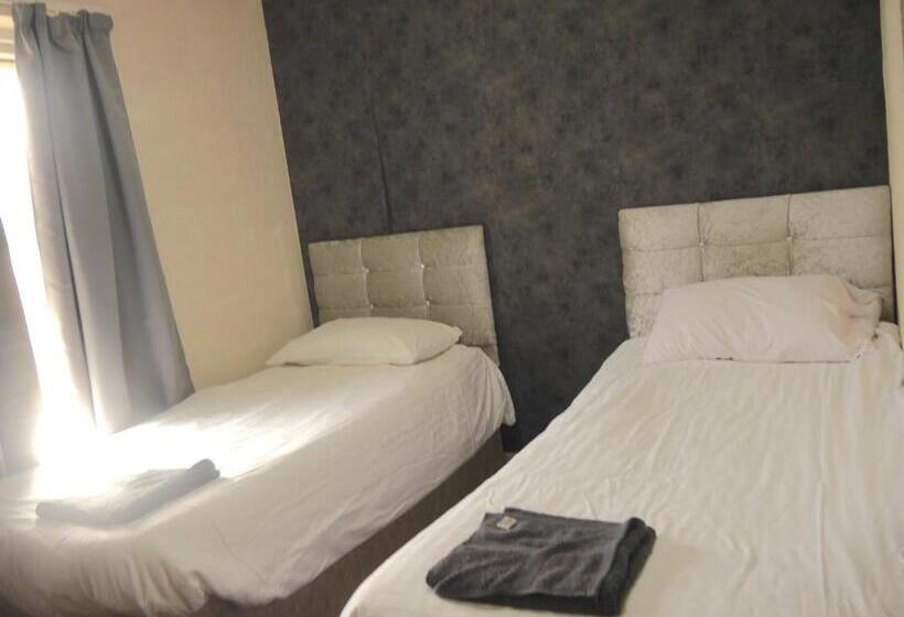 هتل The Stone House