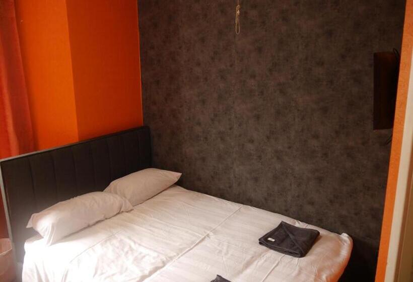 هتل The Stone House