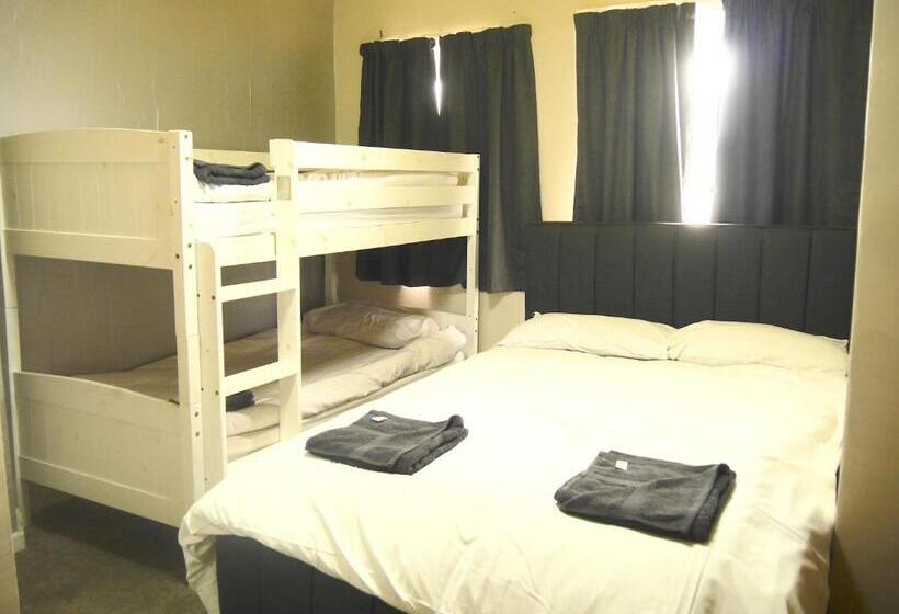 هتل The Stone House