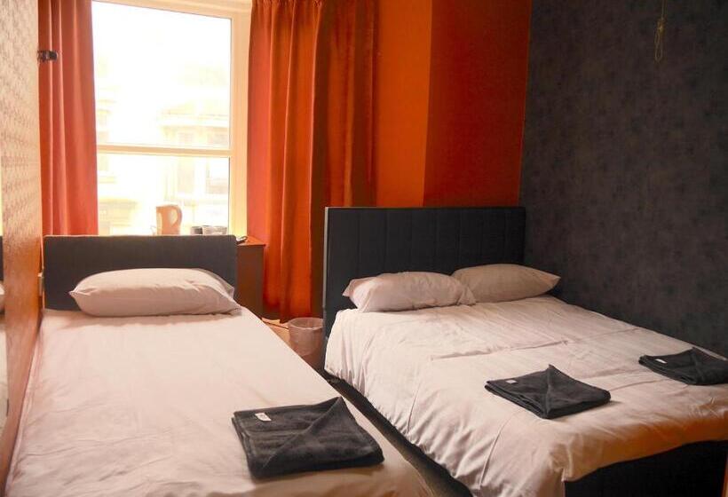 هتل The Stone House