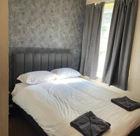 هتل The Stone House