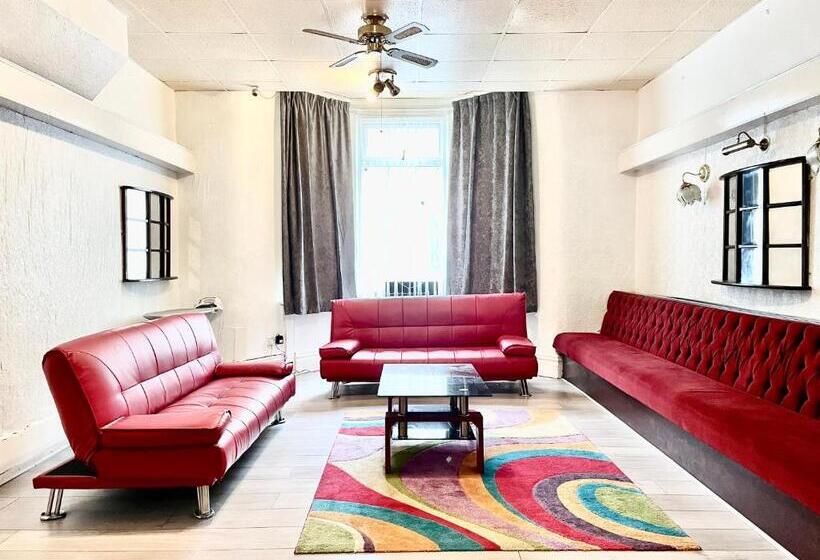 هتل The Stone House