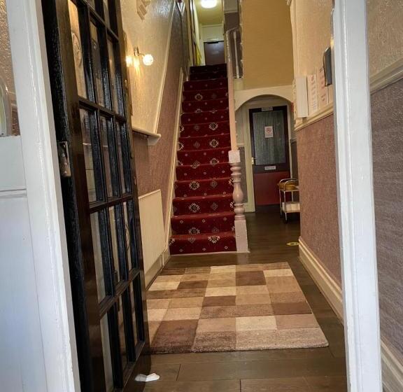 هتل The Stone House