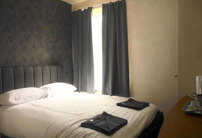 هتل The Stone House