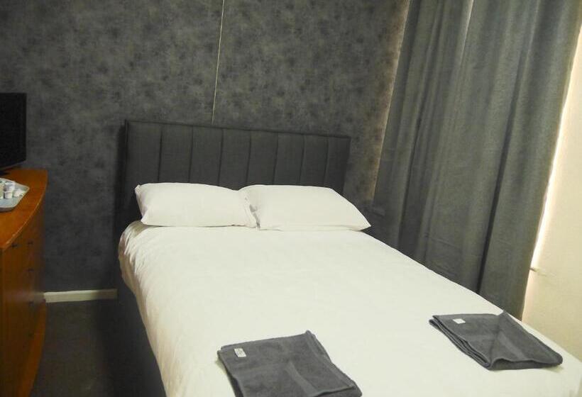 هتل The Stone House