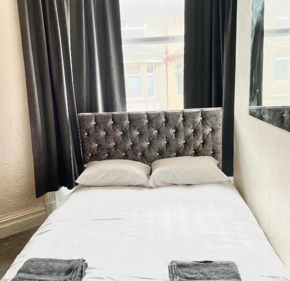 هتل The Stone House