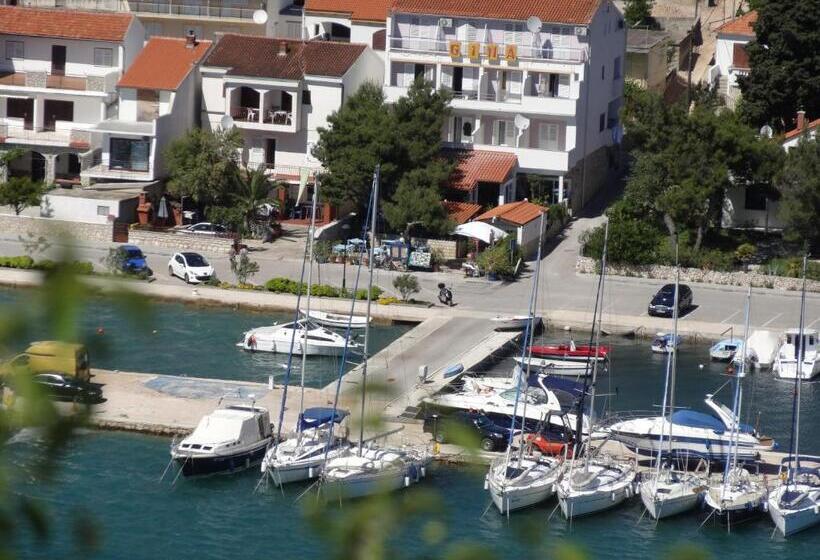 Gina Bed & Breakfast