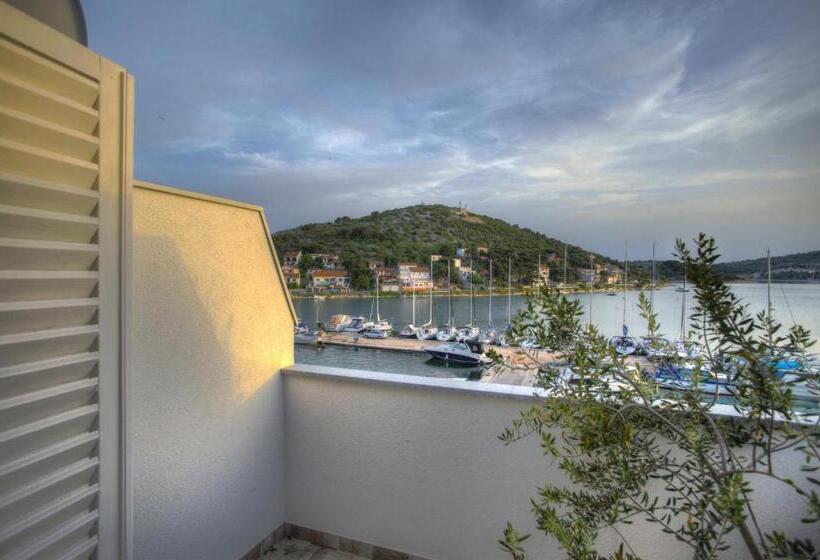 Gina Bed & Breakfast