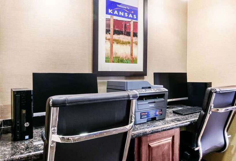 בית מלון כפרי Comfort Inn & Suites Independence