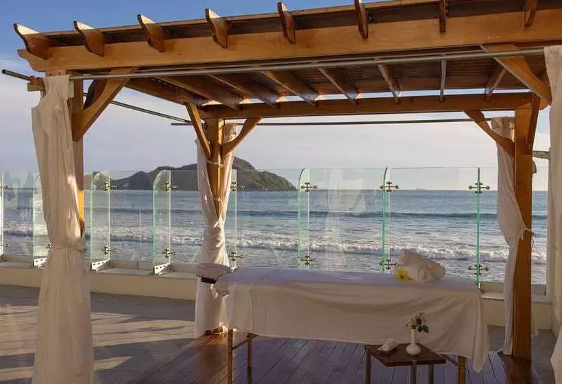 ホテル Doubletree By Hilton Mazatlan