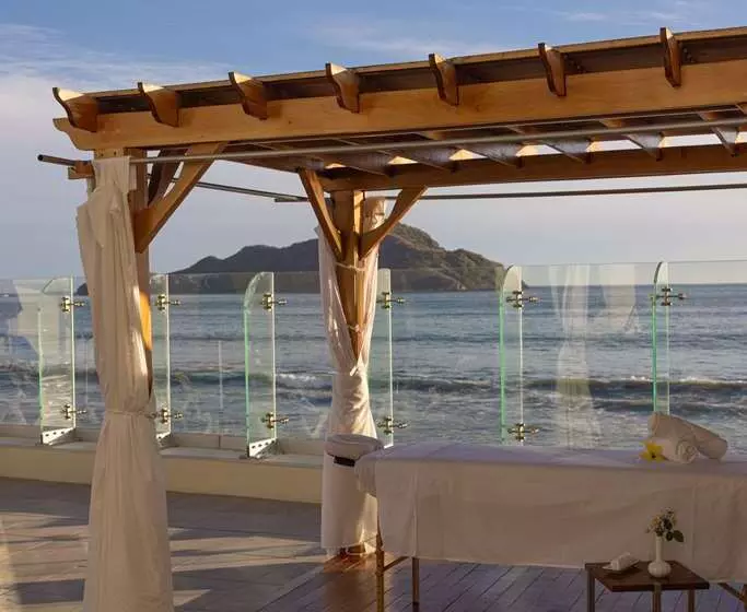 ホテル Doubletree By Hilton Mazatlan