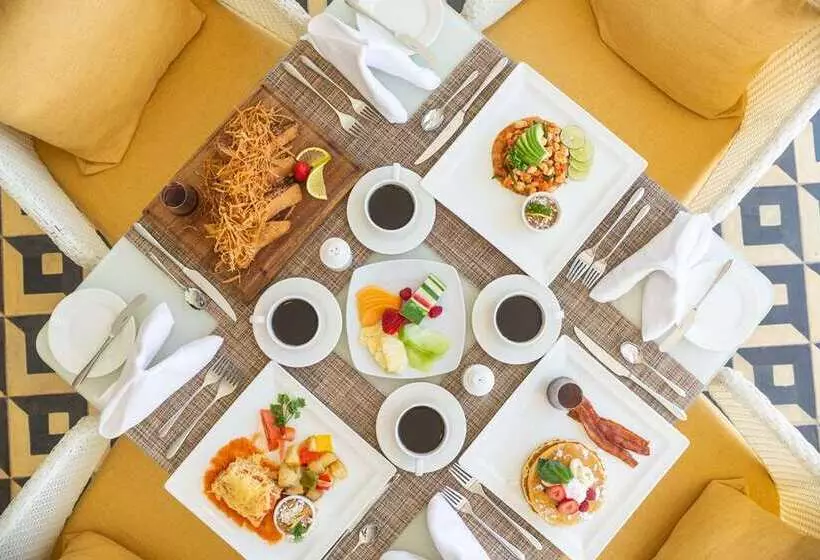 ホテル Doubletree By Hilton Mazatlan