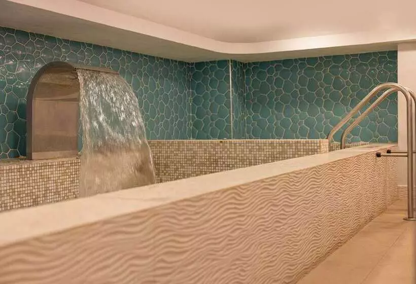 ホテル Doubletree By Hilton Mazatlan
