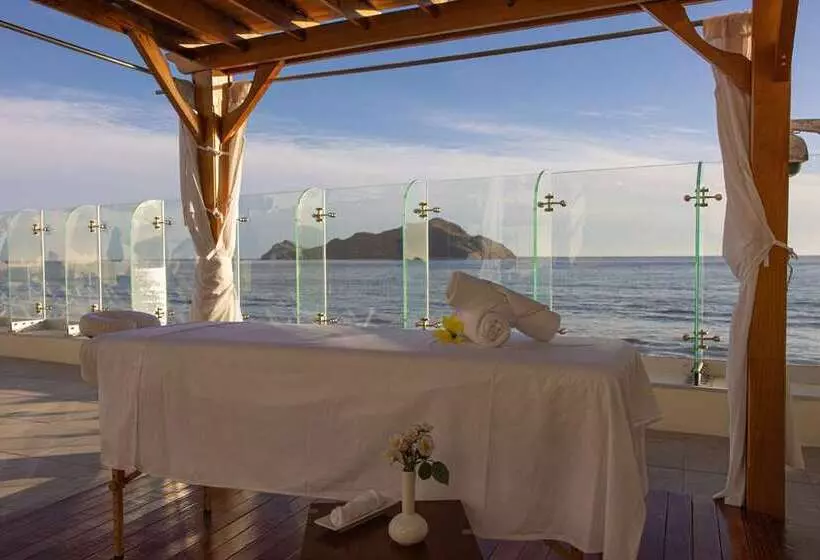 ホテル Doubletree By Hilton Mazatlan